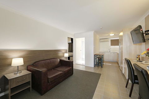 Smart Motels Bert Hinkler - Maitland Accommodation 32