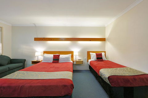 Smart Motels Bert Hinkler - Maitland Accommodation 9