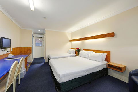 Smart Motels Bert Hinkler - Maitland Accommodation 16