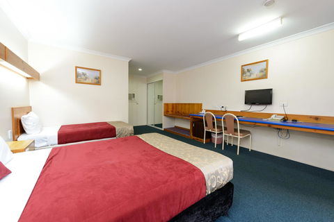 Smart Motels Bert Hinkler - Maitland Accommodation 2
