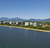 Holiday Inn Cairns Harbourside - Maitland Accommodation