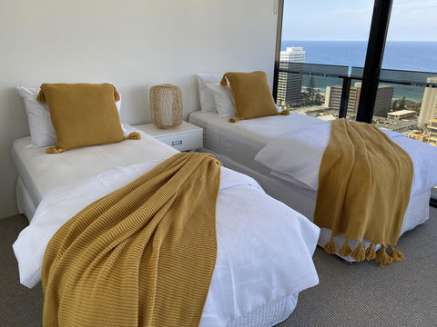 Circle On Cavill 2, 3, 4 & 5 Bedroom SkyHomes & SUB PENTHOUSES By Gold Coast Holidays - Maitland Accommodation 17