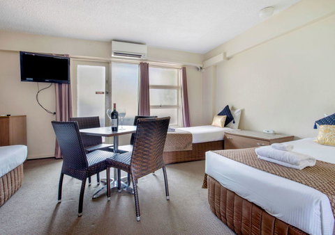 The Metropolitan Spring Hill - Maitland Accommodation 9