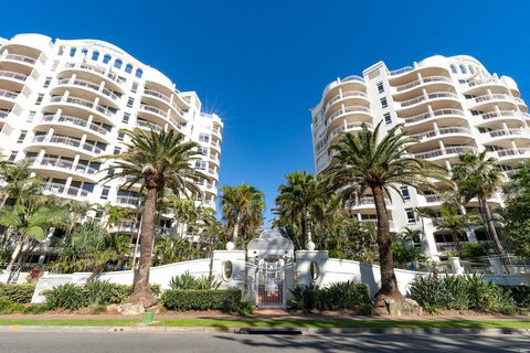 ULTIQA Burleigh Mediterranean Resort - Maitland Accommodation 13