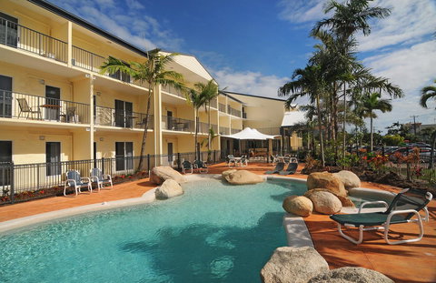 Cairns Queenslander Hotel & Apartments - Maitland Accommodation 2