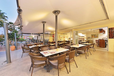 Cairns Queenslander Hotel & Apartments - Maitland Accommodation 3