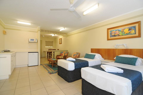Cairns Queenslander Hotel & Apartments - Maitland Accommodation 8