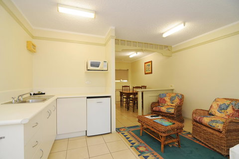 Cairns Queenslander Hotel & Apartments - Maitland Accommodation 20