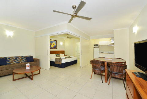 Cairns Queenslander Hotel & Apartments - Maitland Accommodation 9