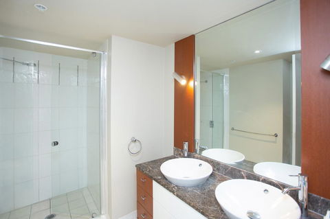 Chevron Renaissance - Private Apartments - Maitland Accommodation 3