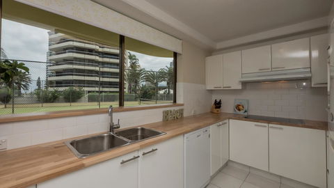 Norfolk Luxury Beachfront Apartments - Maitland Accommodation 9