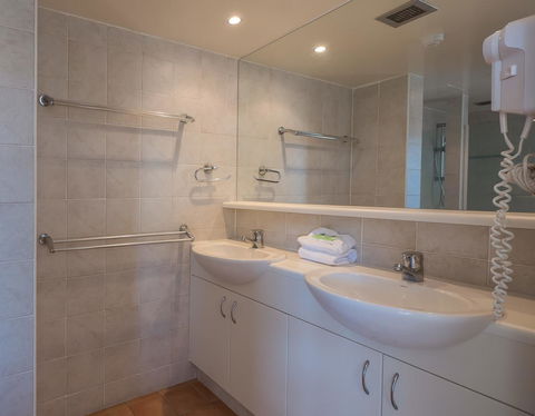 Norfolk Luxury Beachfront Apartments - Maitland Accommodation 29