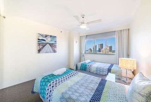 The Meriton Apartments On Main Beach - Maitland Accommodation 3