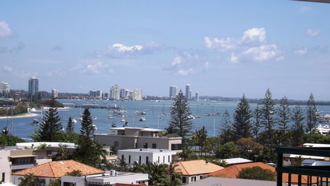 The Meriton Apartments On Main Beach - Maitland Accommodation 28