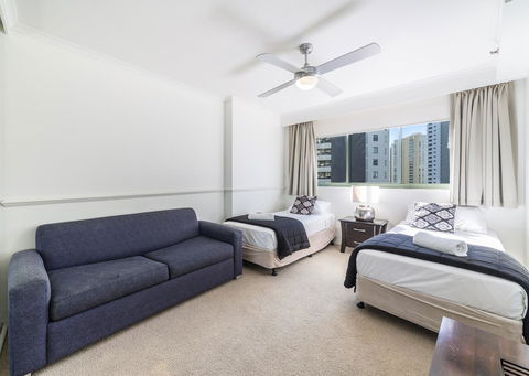 The Meriton Apartments On Main Beach - Maitland Accommodation 17