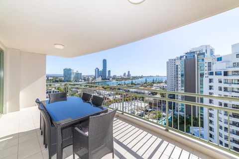 The Meriton Apartments On Main Beach - Maitland Accommodation 22