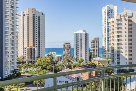 The Meriton Apartments On Main Beach - Maitland Accommodation 21
