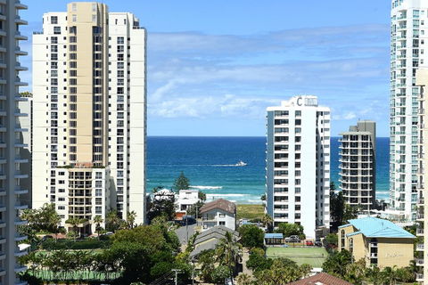 The Meriton Apartments On Main Beach - Maitland Accommodation 29