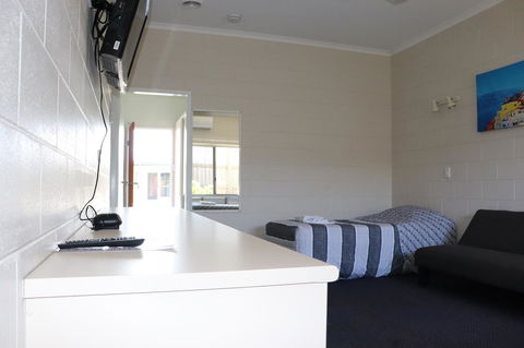 YAL Cairns - A Motel That Makes A Difference - Maitland Accommodation 8