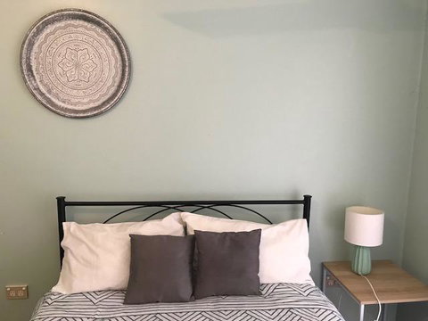 Location! 2BR Town View Unit In Centre Of Airlie. - Maitland Accommodation 10