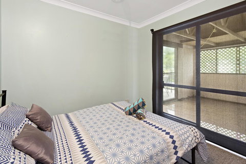 Location! 2BR Town View Unit In Centre Of Airlie. - Maitland Accommodation 5