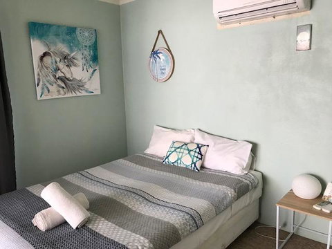 Location! 2BR Town View Unit In Centre Of Airlie. - Maitland Accommodation 6