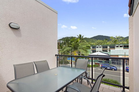 Location! 2BR Town View Unit In Centre Of Airlie. - Maitland Accommodation 2