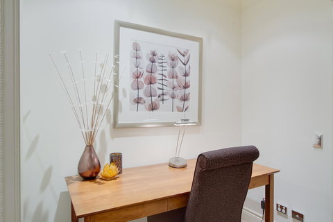 MacArthur Chambers - Maitland Accommodation 11