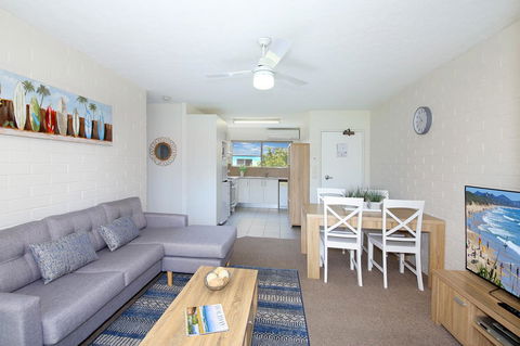Surf Dance Apartments - Maitland Accommodation 3