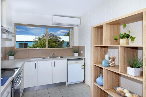 Surf Dance Apartments - Maitland Accommodation 1