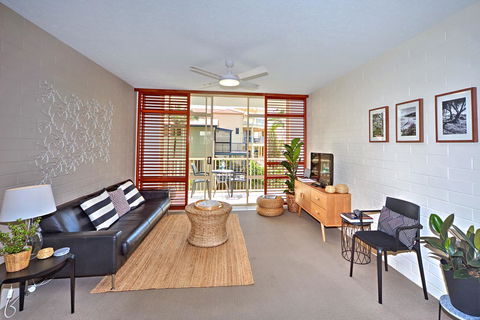 Surf Dance Apartments - Maitland Accommodation 10