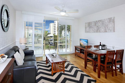 Surf Dance Apartments - Maitland Accommodation 7