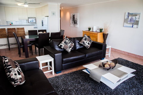 Elouera Tower - Maitland Accommodation 9