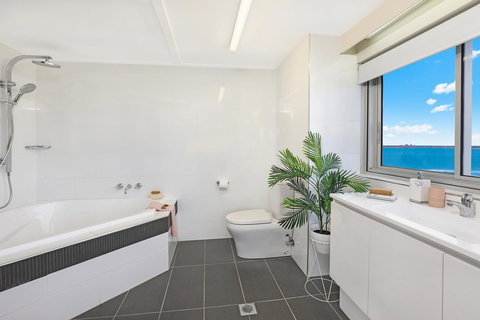 Elouera Tower - Maitland Accommodation 3