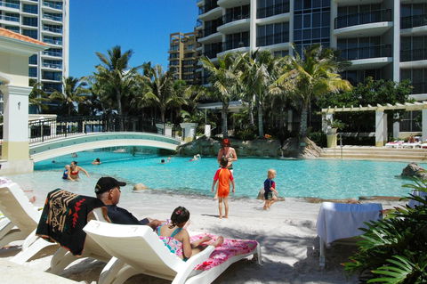 Chevron Renaissance - HR Surfers Paradise - Maitland Accommodation 15