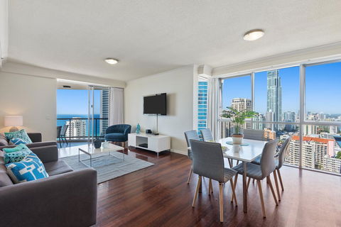 Chevron Renaissance - HR Surfers Paradise - Maitland Accommodation 3