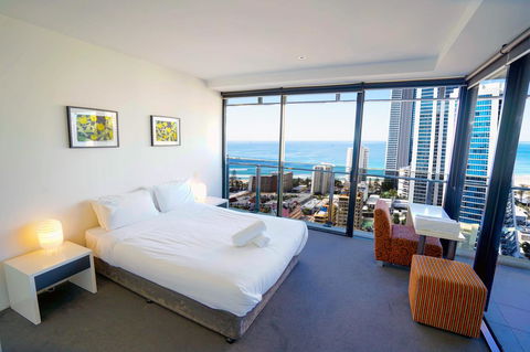 Circle On Cavill Surfers Paradise Apartments-Holiday Paradise - Maitland Accommodation 9
