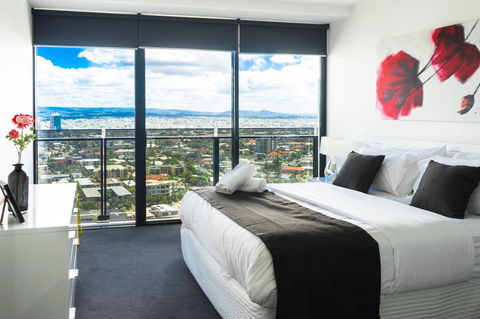 Circle On Cavill Surfers Paradise Apartments-Holiday Paradise - Maitland Accommodation 3