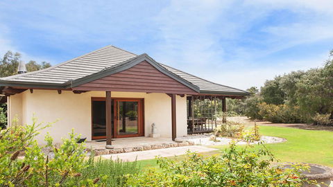 Yallingup Retreat - Maitland Accommodation 2