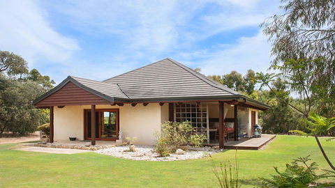 Yallingup Retreat - Maitland Accommodation 0