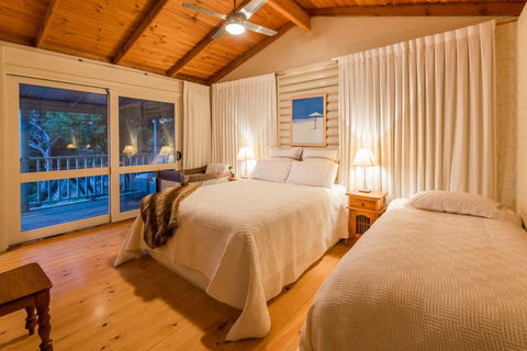Yallingup's Best Located Beach House - Maitland Accommodation 2