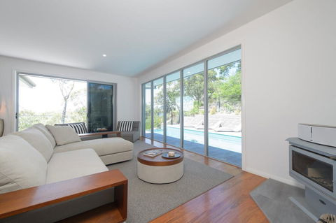 YARINGA - Retreat Style Accomodation With Swimming Pool - Maitland Accommodation 0