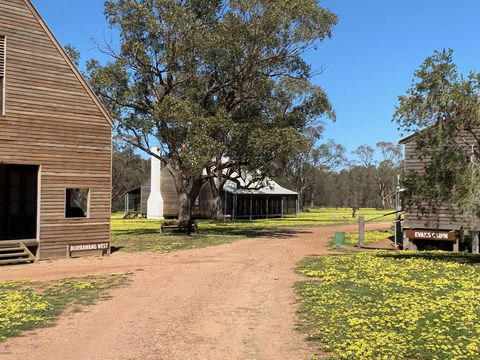Yarrabandai Creek Homestead - Maitland Accommodation 3