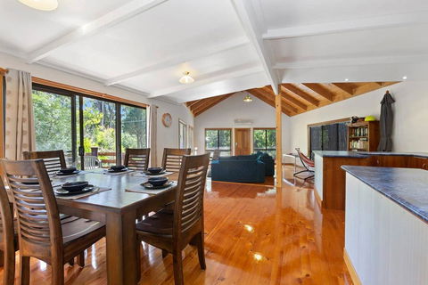 YARRABEE - The Perfect Getaway! - Maitland Accommodation 0