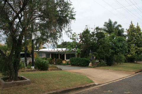 Yarraman Gardens Motel Queensland - Maitland Accommodation 2