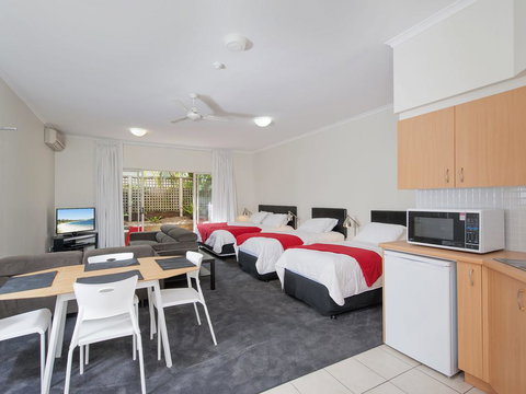 Zenith Studio, Unit 4/10 Messines Street - Maitland Accommodation 3