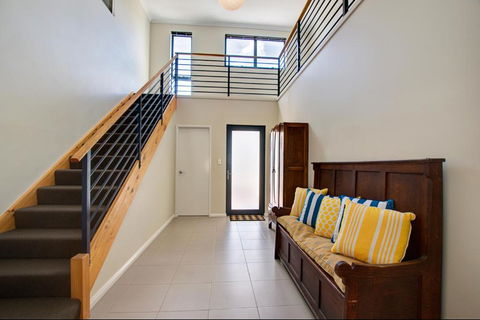 A Little Luxury In Town - Maitland Accommodation 4