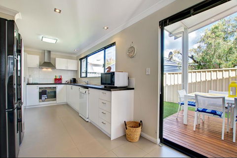 A Little Luxury In Town - Maitland Accommodation 1