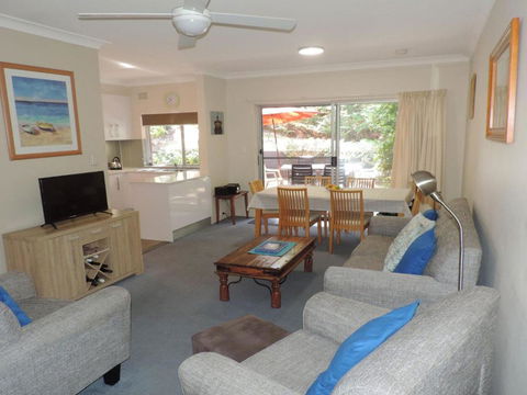Adriana 3 Unit With A Backyard - Maitland Accommodation 2