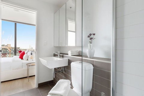 A 2BR Apt With Harbour Views And FREE Parking - Maitland Accommodation 2